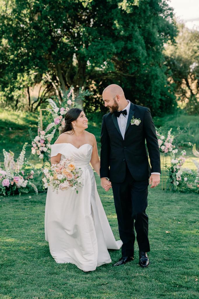 Romantic outdoor wedding at Wente Vineyards in Livermore
