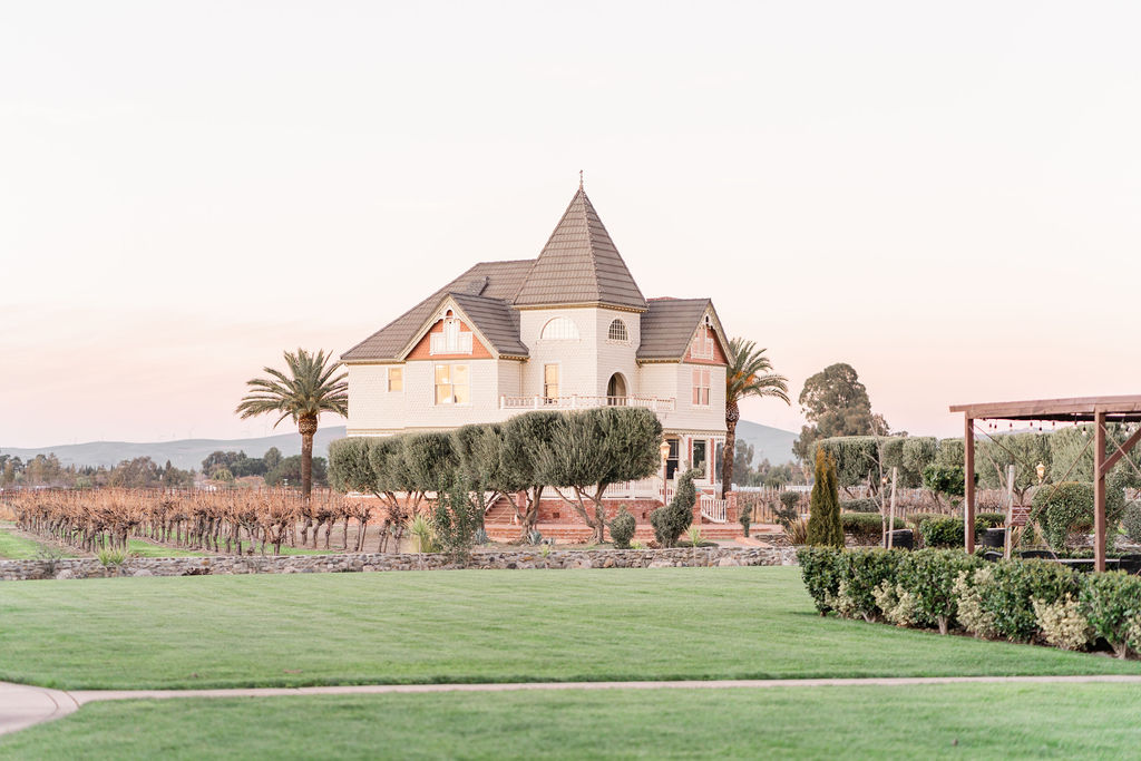 Modern Black and White Wedding at Concannon Vineyard in Livermore